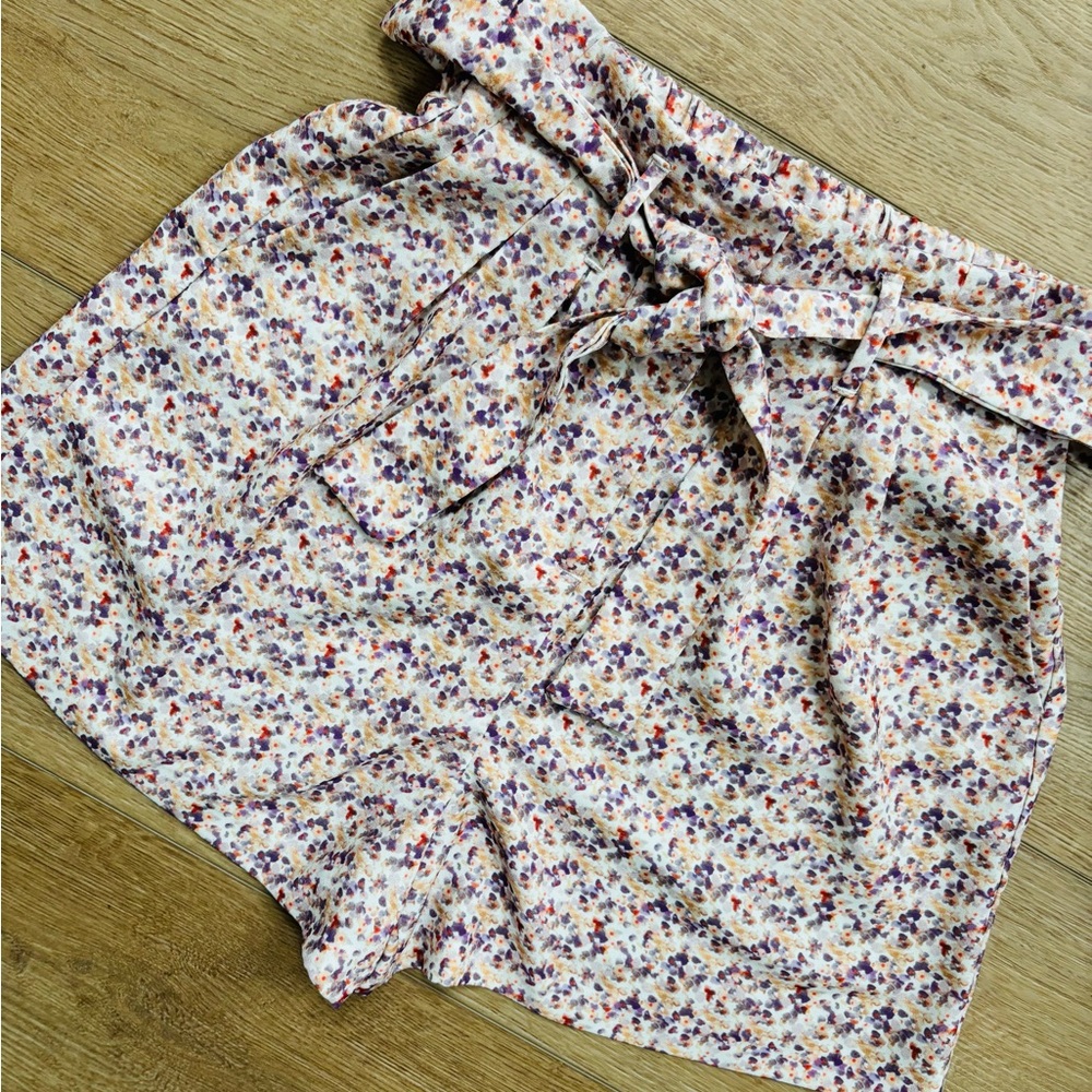 🚫SOLD💫 Zara High Waist Floral Women's Shorts - Cream and Purple